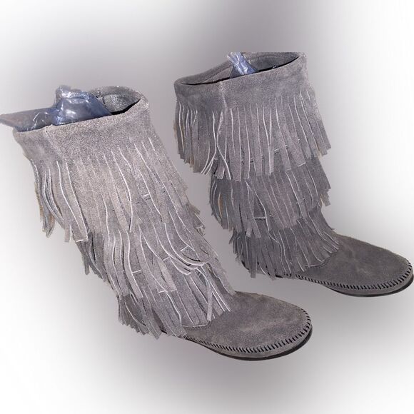 Minnetonka Women's Grey Gray 3-Layer Fringe Boot Size 6 - Picture 1 of 5